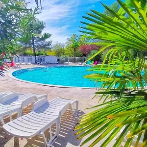 Camping Domaine Des Iscles Mobil, La Roque-d'Antheron
